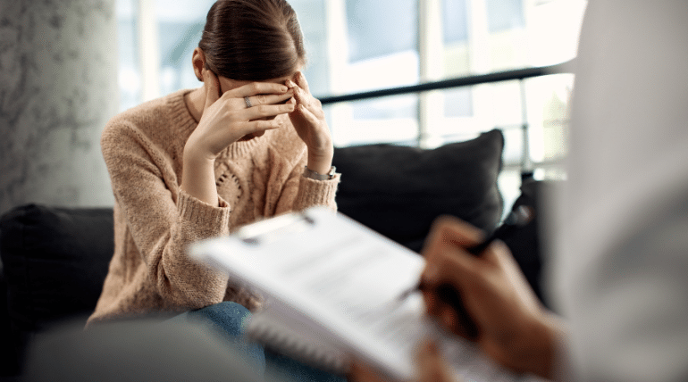 فهم الاكتئاب وتأثيره على المهنيين في دبي وأبوظبي والإمارات